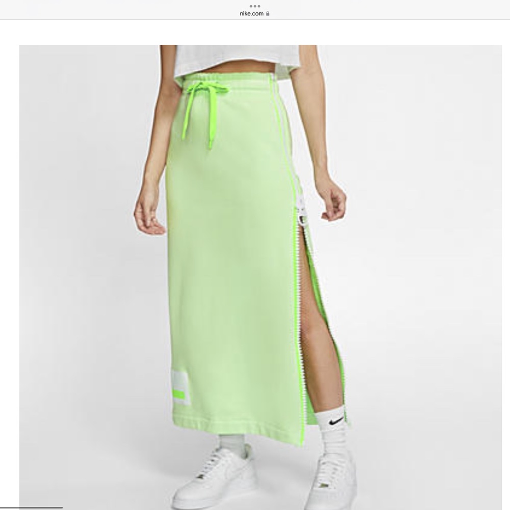 NIKE 2 piece SKIRT & OVERSIZED TOP